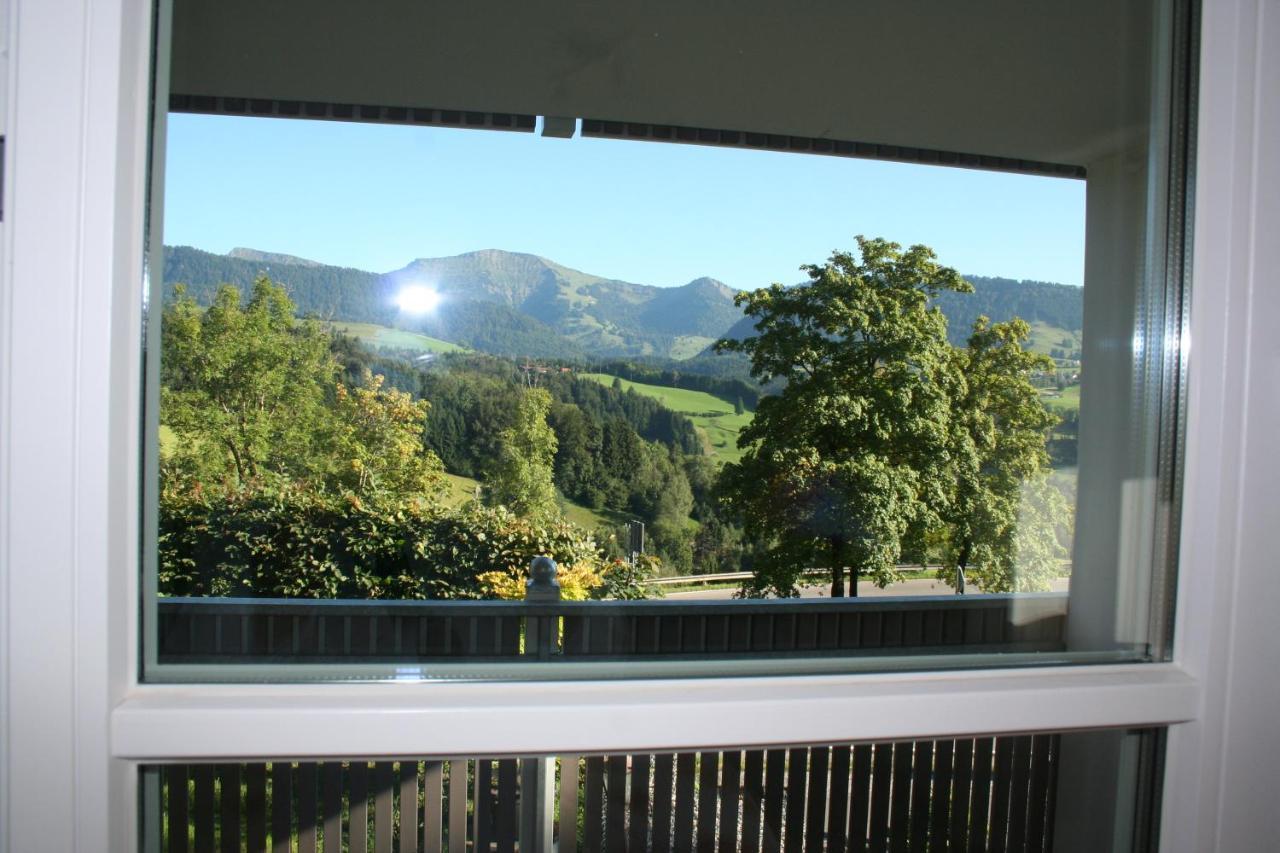 Haus "Bergblick" Ferienwohnung Falken Mit 1 Schlafzimmer Oberstaufen Exteriér fotografie